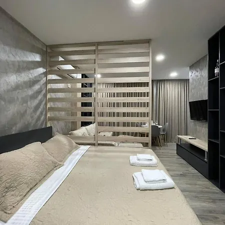 Cozy With Modern Amenities Tirana