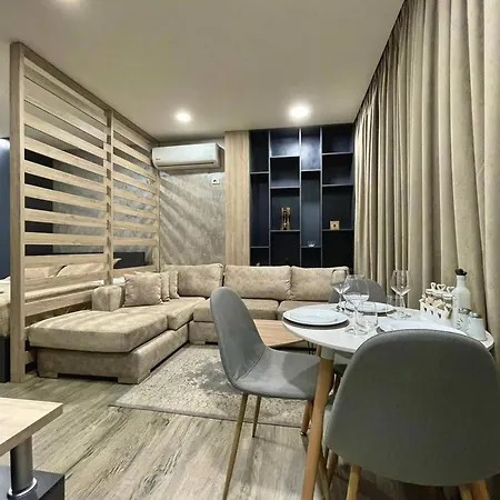 Cozy With Modern Amenities Apartamento Tirana