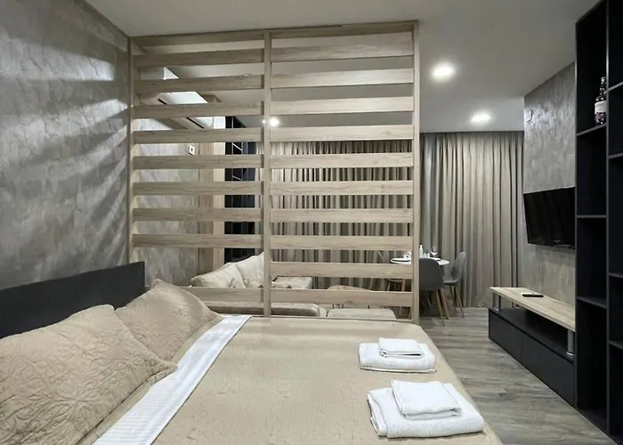 Cozy With Modern Amenities Tirana