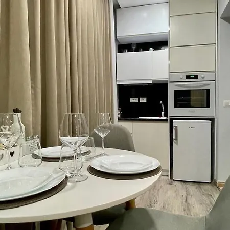 Cozy With Modern Amenities Appartement Tirana