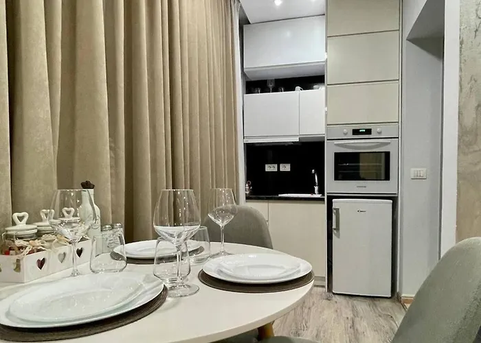 Cozy With Modern Amenities Tirana